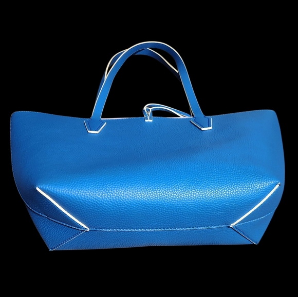 Guess Bobbi Reversible Tote Bag Purse - Picture 4 of 8